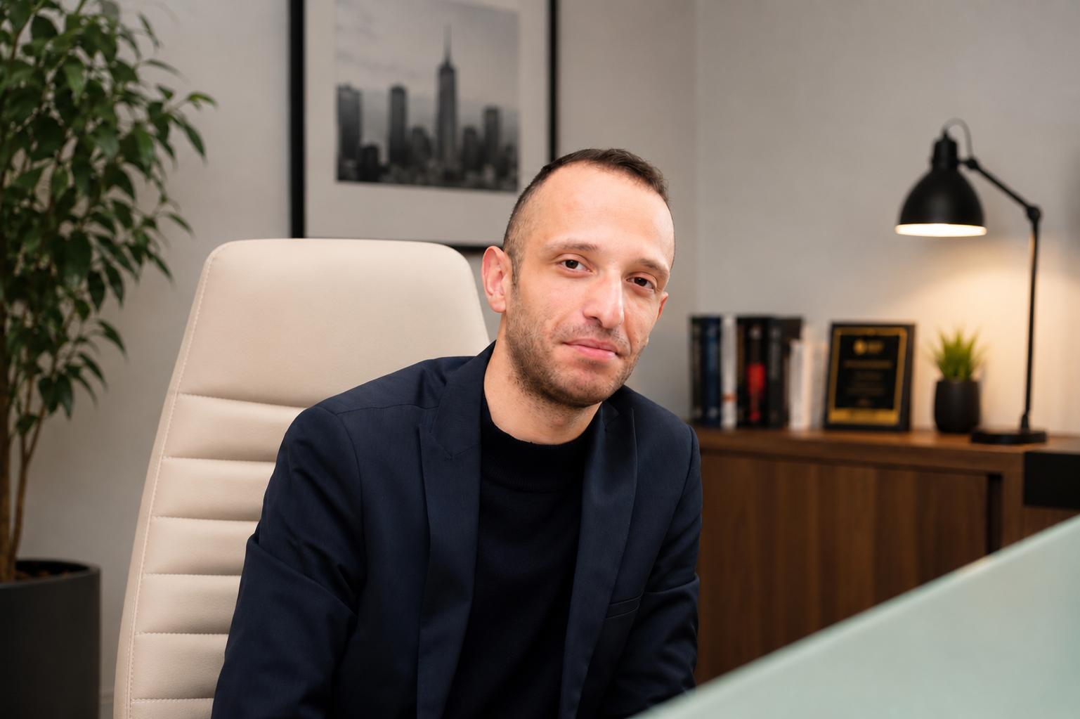 Enver Özçelik